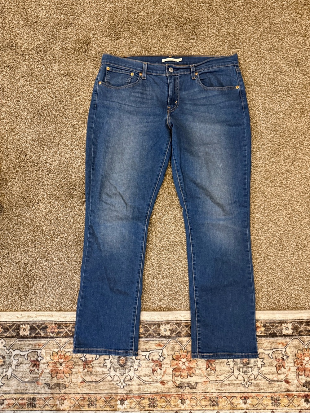 Straight Leg Women's Jeans in Medium Blue Wash